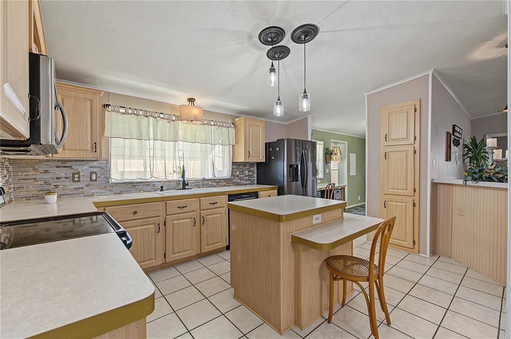 For Sale: $239,000 (3 beds, 2 baths, 1620 Square Feet)