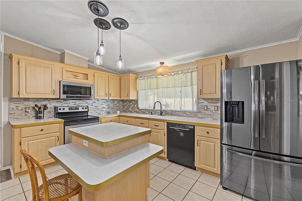 For Sale: $239,000 (3 beds, 2 baths, 1620 Square Feet)