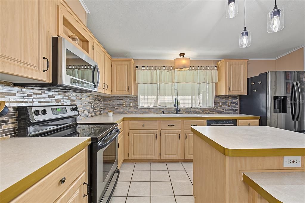 For Sale: $239,000 (3 beds, 2 baths, 1620 Square Feet)