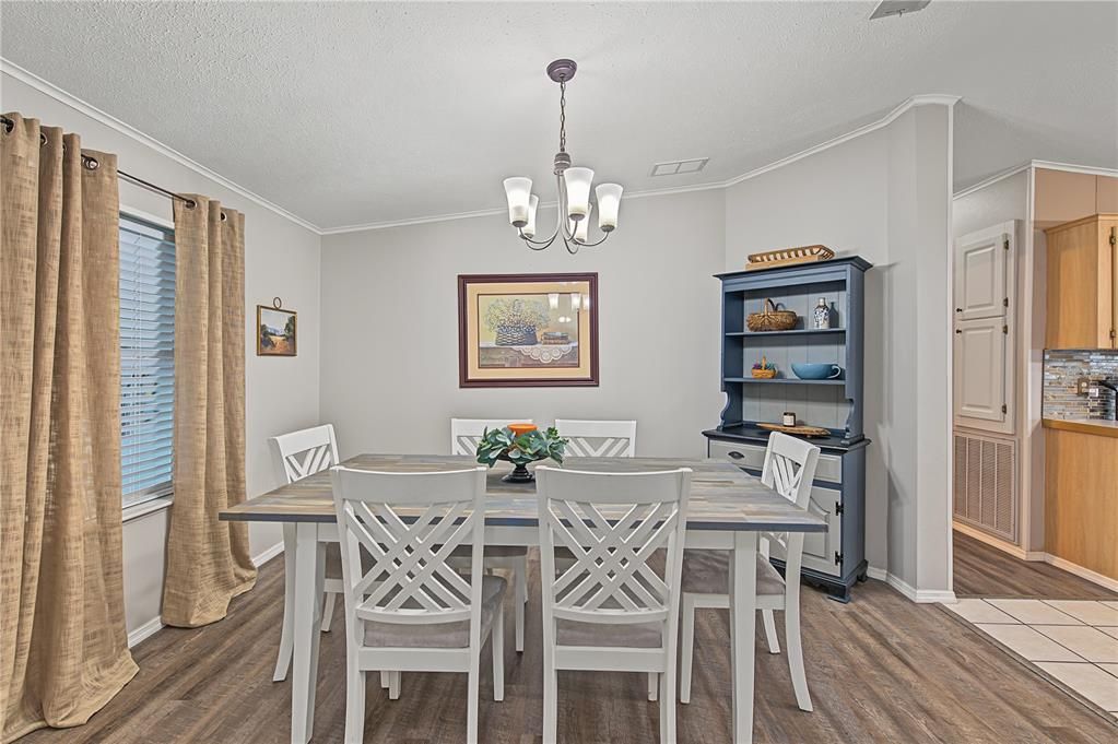 For Sale: $239,000 (3 beds, 2 baths, 1620 Square Feet)