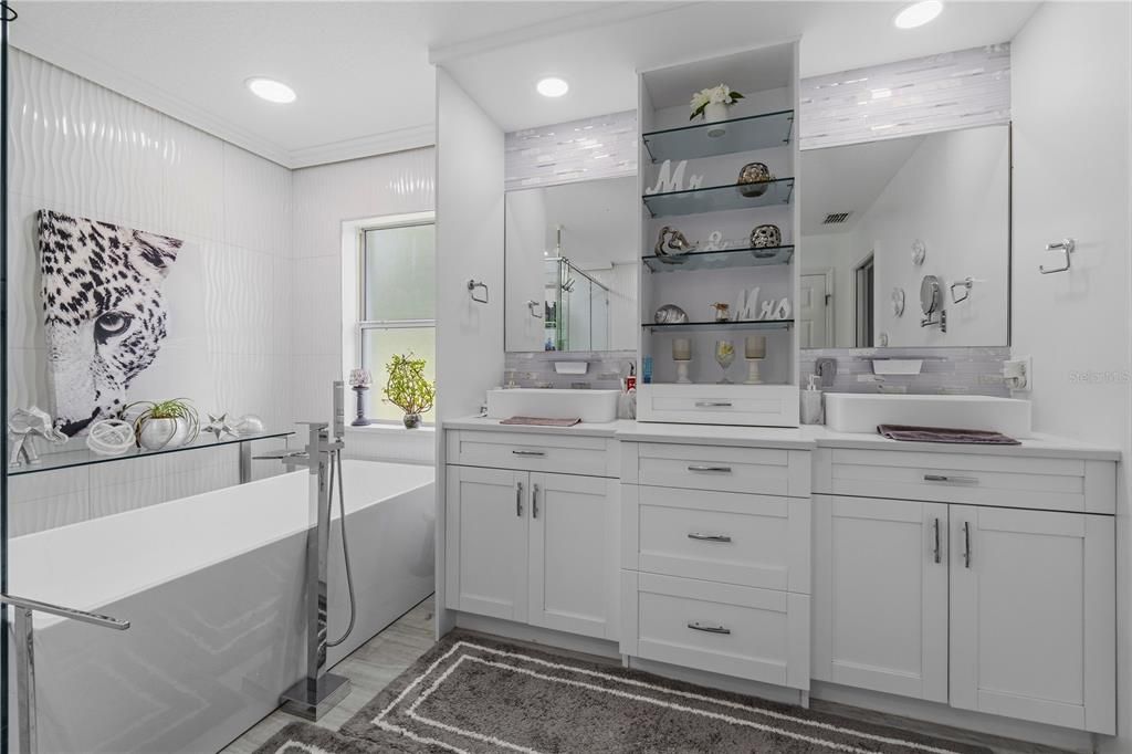 En Venta: $624,900 (4 camas, 3 baños, 2428 Pies cuadrados)