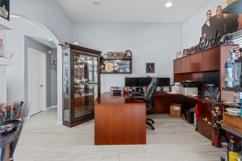 En Venta: $624,900 (4 camas, 3 baños, 2428 Pies cuadrados)