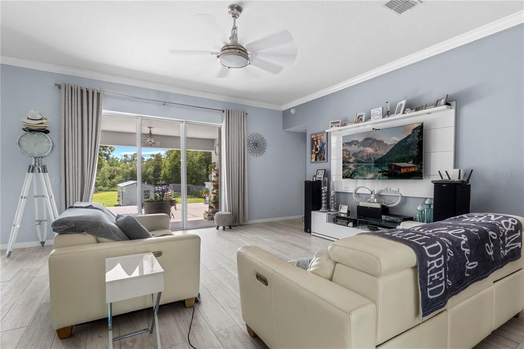 En Venta: $624,900 (4 camas, 3 baños, 2428 Pies cuadrados)