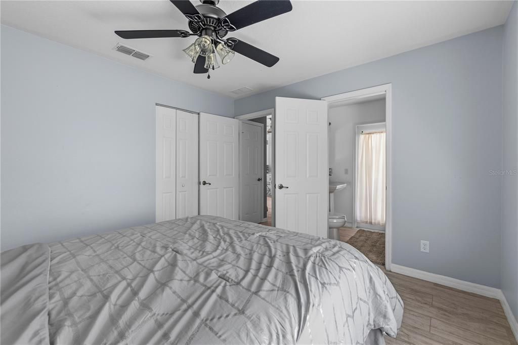 En Venta: $624,900 (4 camas, 3 baños, 2428 Pies cuadrados)