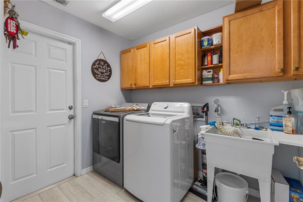 En Venta: $624,900 (4 camas, 3 baños, 2428 Pies cuadrados)