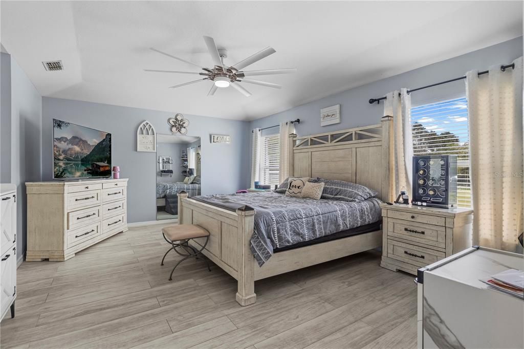 En Venta: $624,900 (4 camas, 3 baños, 2428 Pies cuadrados)