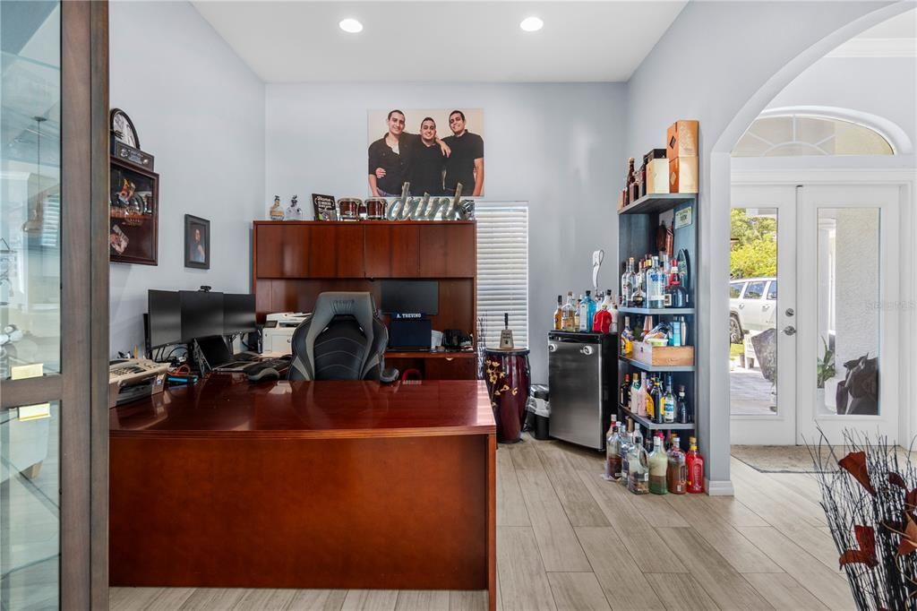 En Venta: $624,900 (4 camas, 3 baños, 2428 Pies cuadrados)