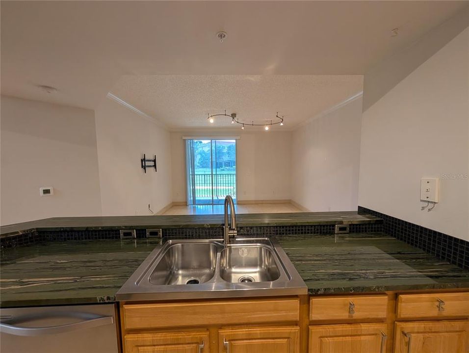 For Rent: $2,200 (3 beds, 3 baths, 1559 Square Feet)