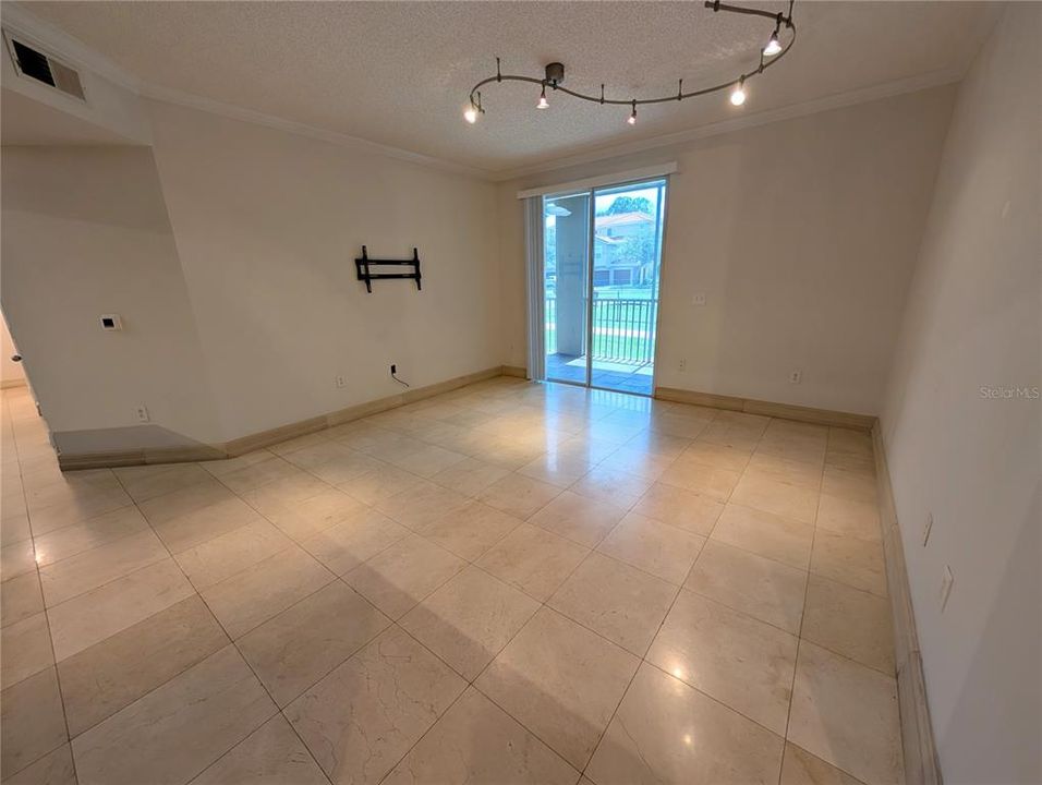 For Rent: $2,200 (3 beds, 3 baths, 1559 Square Feet)