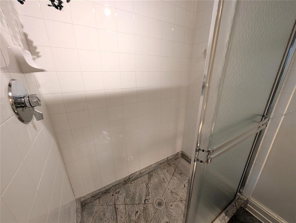 For Rent: $2,200 (3 beds, 3 baths, 1559 Square Feet)