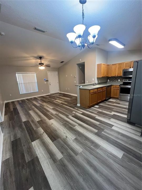 For Rent: $1,800 (3 beds, 2 baths, 1200 Square Feet)