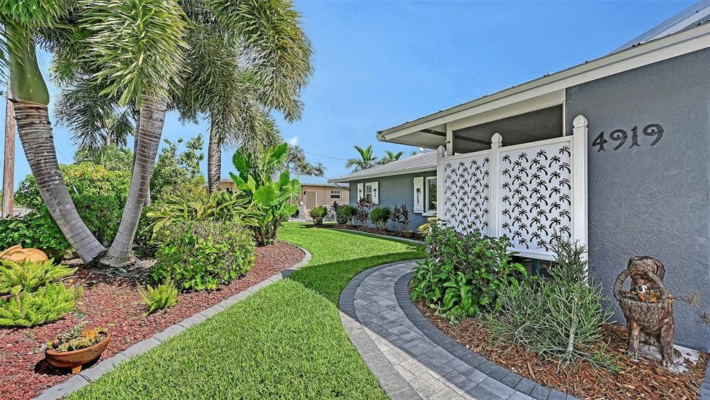 For Sale: $1,200,000 (3 beds, 3 baths, 2200 Square Feet)