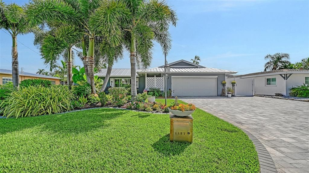 For Sale: $1,200,000 (3 beds, 3 baths, 2200 Square Feet)