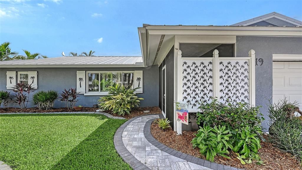 For Sale: $1,200,000 (3 beds, 3 baths, 2200 Square Feet)