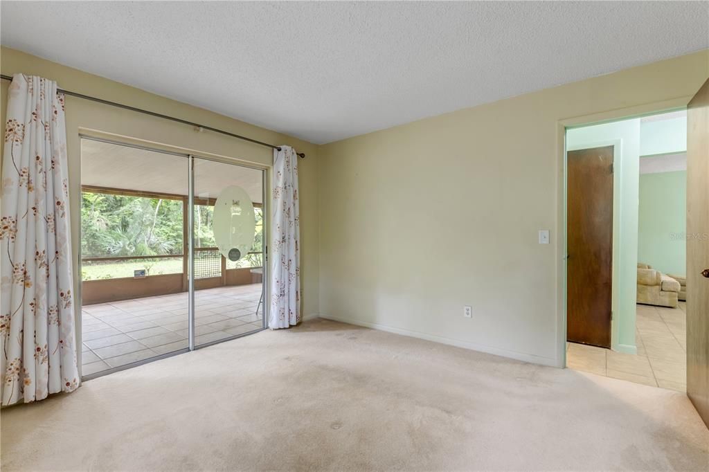 Activo con contrato: $245,000 (3 camas, 2 baños, 1418 Pies cuadrados)