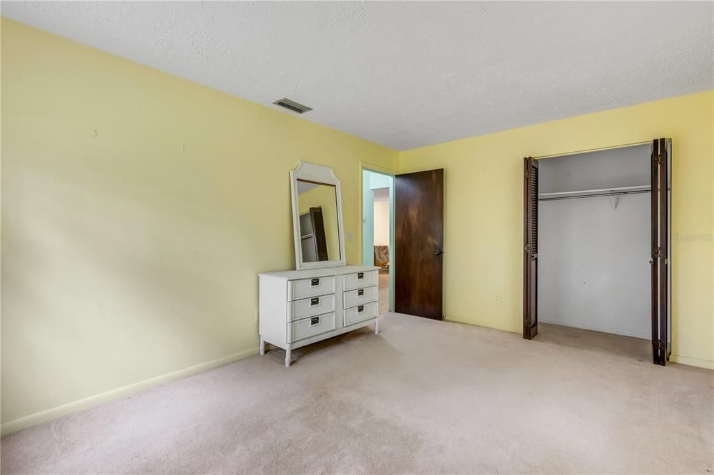 Activo con contrato: $245,000 (3 camas, 2 baños, 1418 Pies cuadrados)