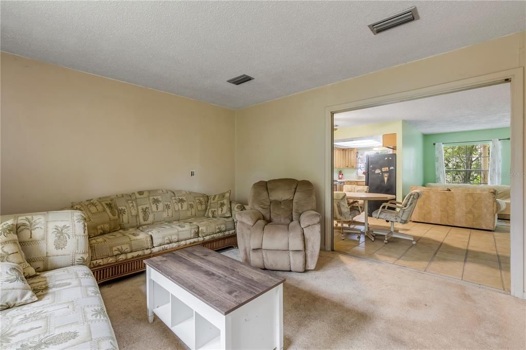 Activo con contrato: $245,000 (3 camas, 2 baños, 1418 Pies cuadrados)