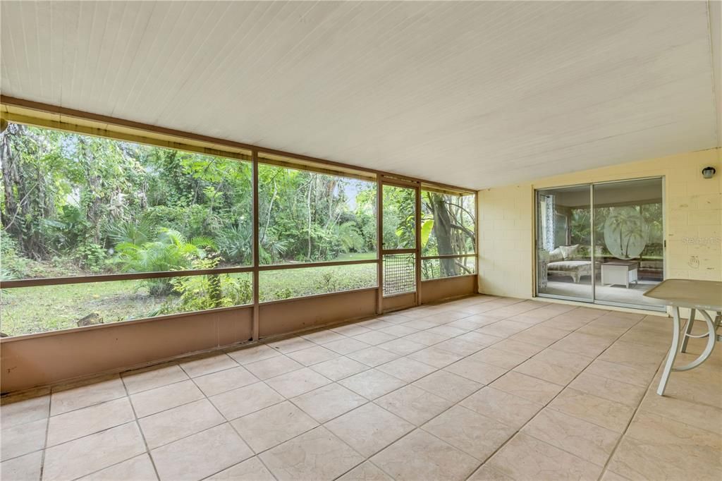 Activo con contrato: $245,000 (3 camas, 2 baños, 1418 Pies cuadrados)