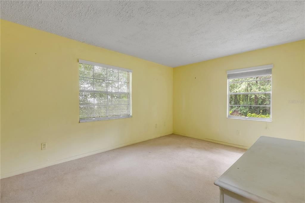 Activo con contrato: $245,000 (3 camas, 2 baños, 1418 Pies cuadrados)