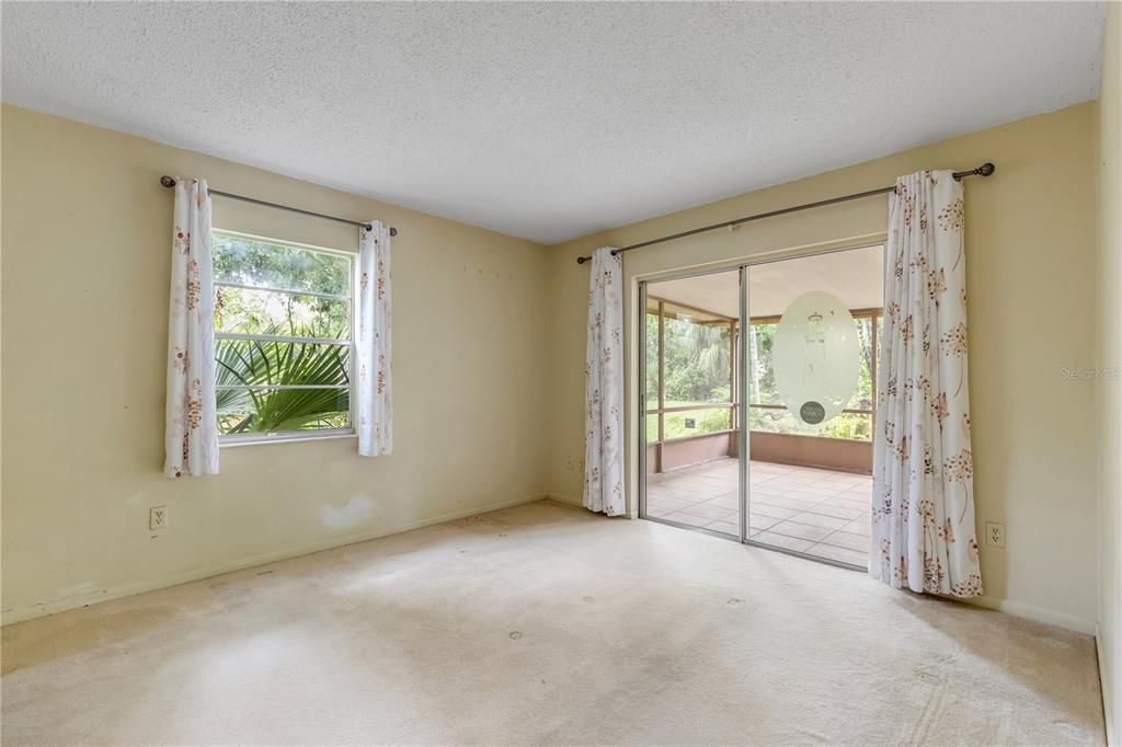 Activo con contrato: $245,000 (3 camas, 2 baños, 1418 Pies cuadrados)