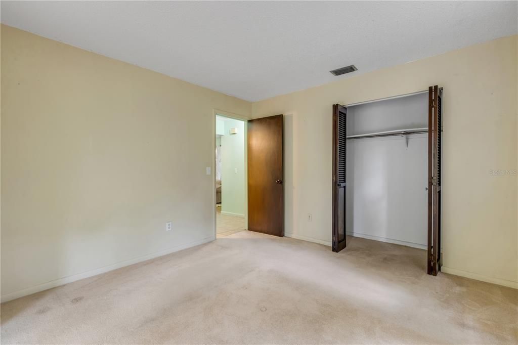 Activo con contrato: $245,000 (3 camas, 2 baños, 1418 Pies cuadrados)
