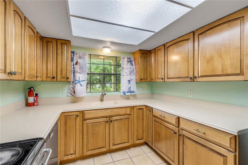 Activo con contrato: $245,000 (3 camas, 2 baños, 1418 Pies cuadrados)