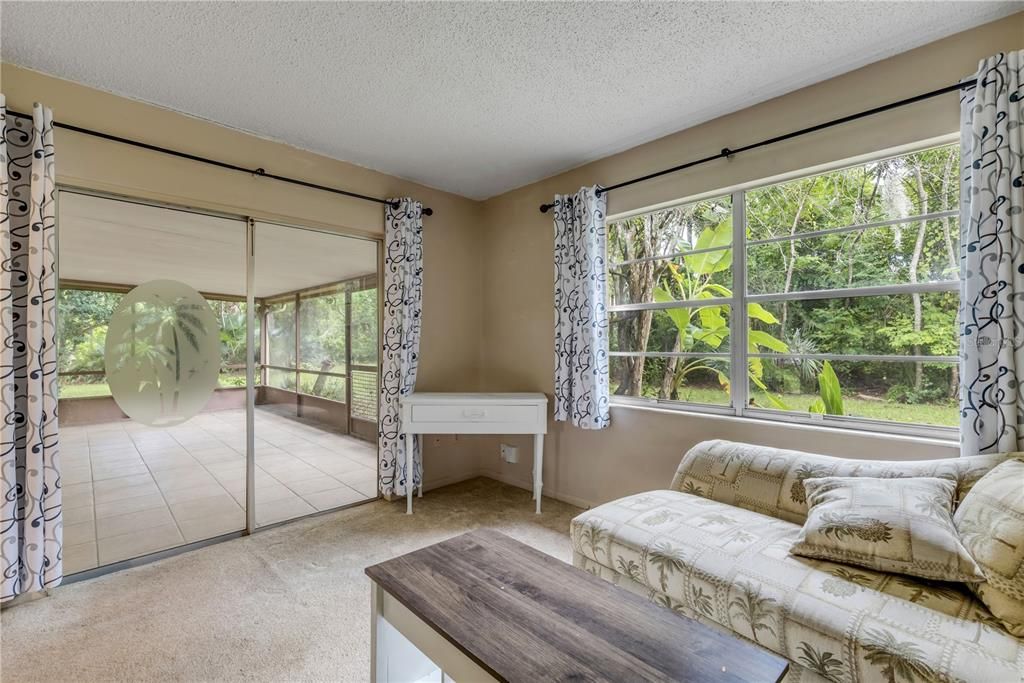 Activo con contrato: $245,000 (3 camas, 2 baños, 1418 Pies cuadrados)