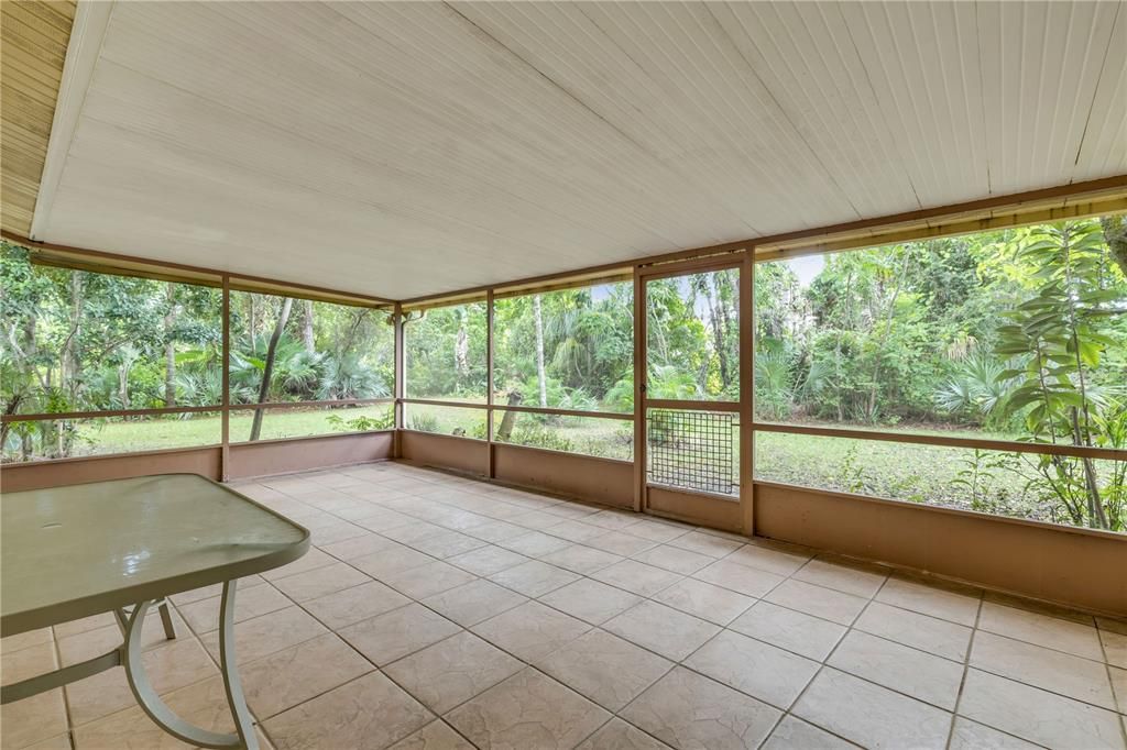 Activo con contrato: $245,000 (3 camas, 2 baños, 1418 Pies cuadrados)