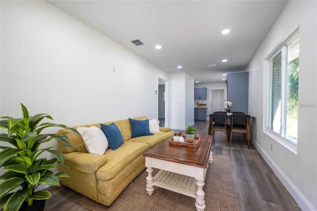 В аренду: $1,950 (2 спален, 1 ванн, 730 Квадратных фут)