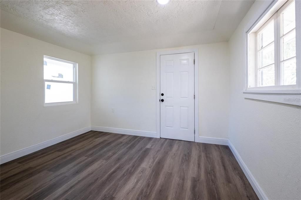 В аренду: $1,950 (2 спален, 1 ванн, 730 Квадратных фут)