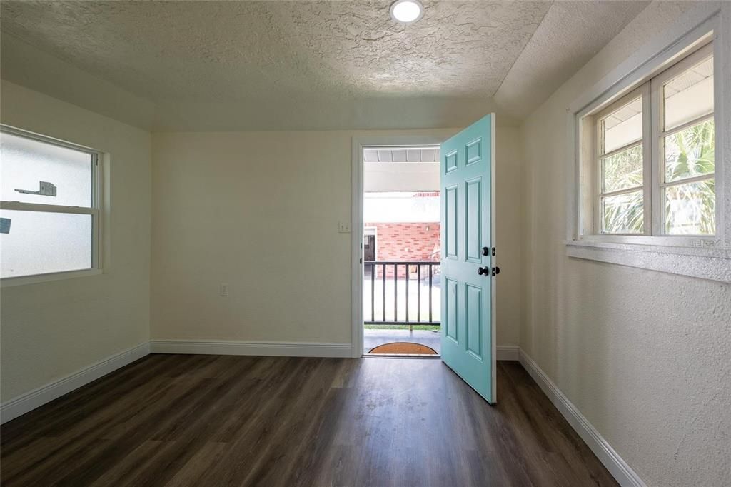 В аренду: $1,950 (2 спален, 1 ванн, 730 Квадратных фут)