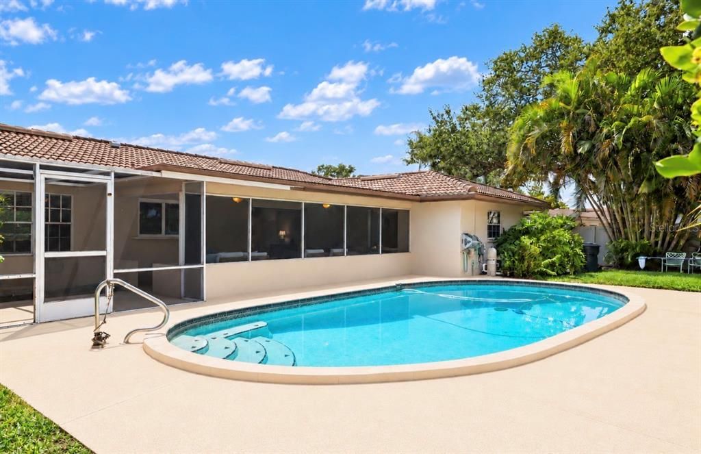 Active With Contract: $695,000 (3 beds, 2 baths, 1850 Square Feet)