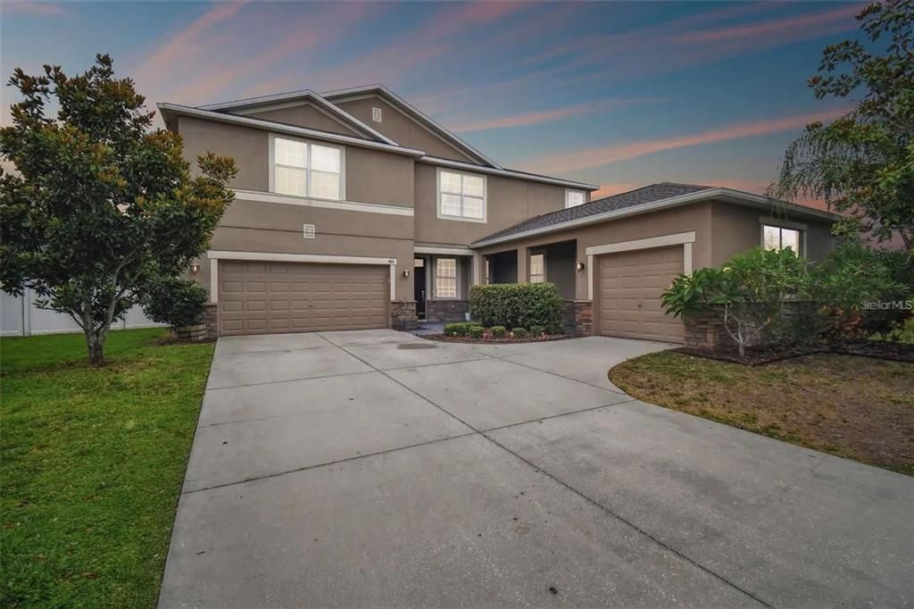 For Sale: $429,000 (4 beds, 3 baths, 3103 Square Feet)