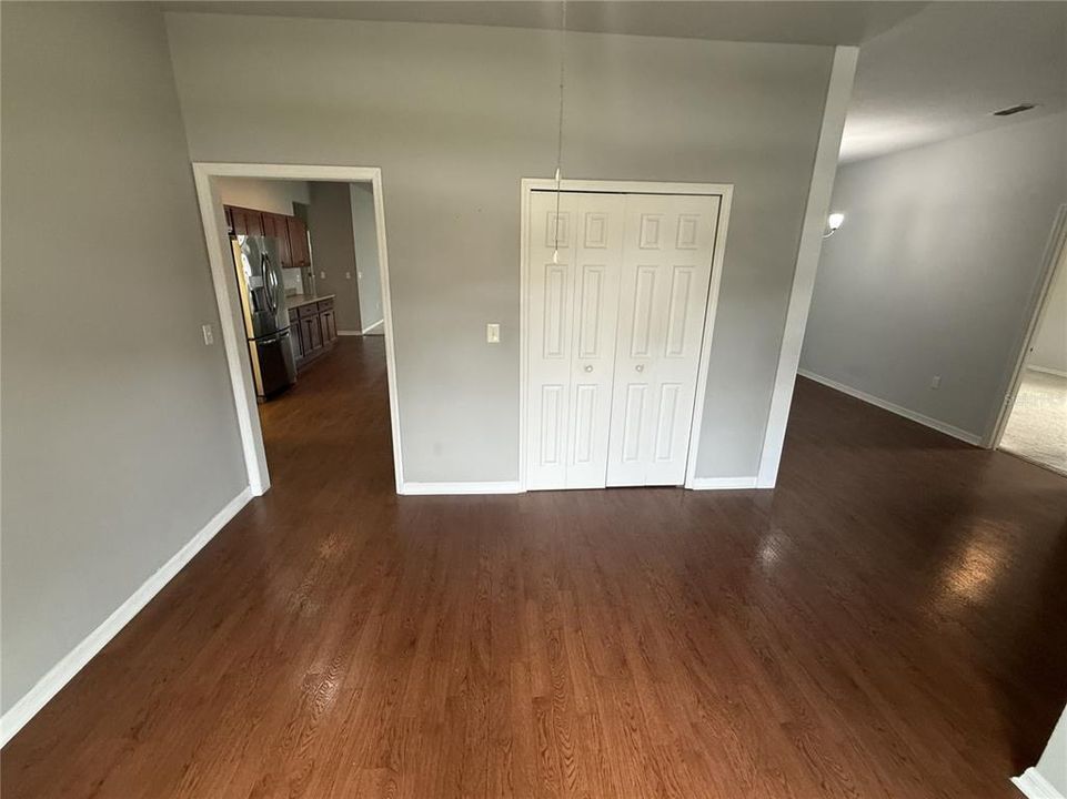 En Venta: $310,000 (4 camas, 2 baños, 2352 Pies cuadrados)