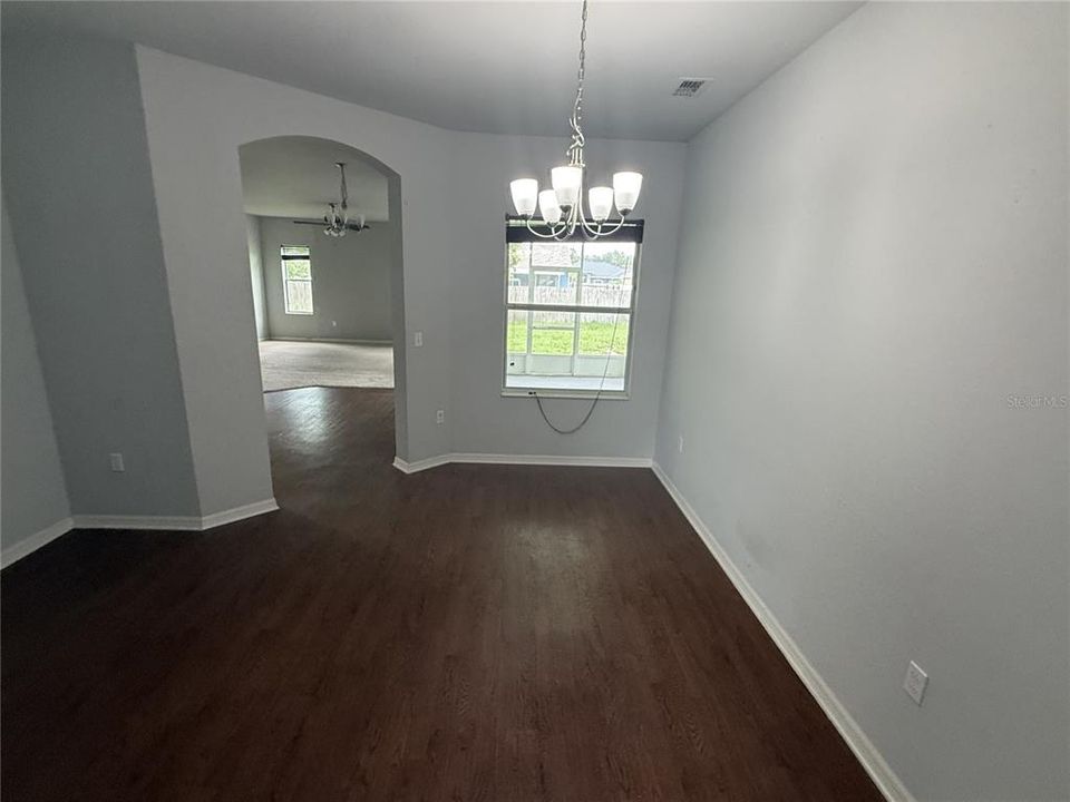 En Venta: $310,000 (4 camas, 2 baños, 2352 Pies cuadrados)