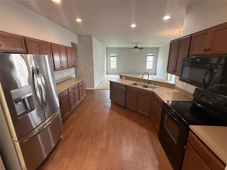En Venta: $310,000 (4 camas, 2 baños, 2352 Pies cuadrados)