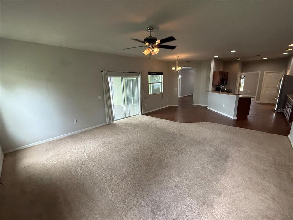 En Venta: $310,000 (4 camas, 2 baños, 2352 Pies cuadrados)