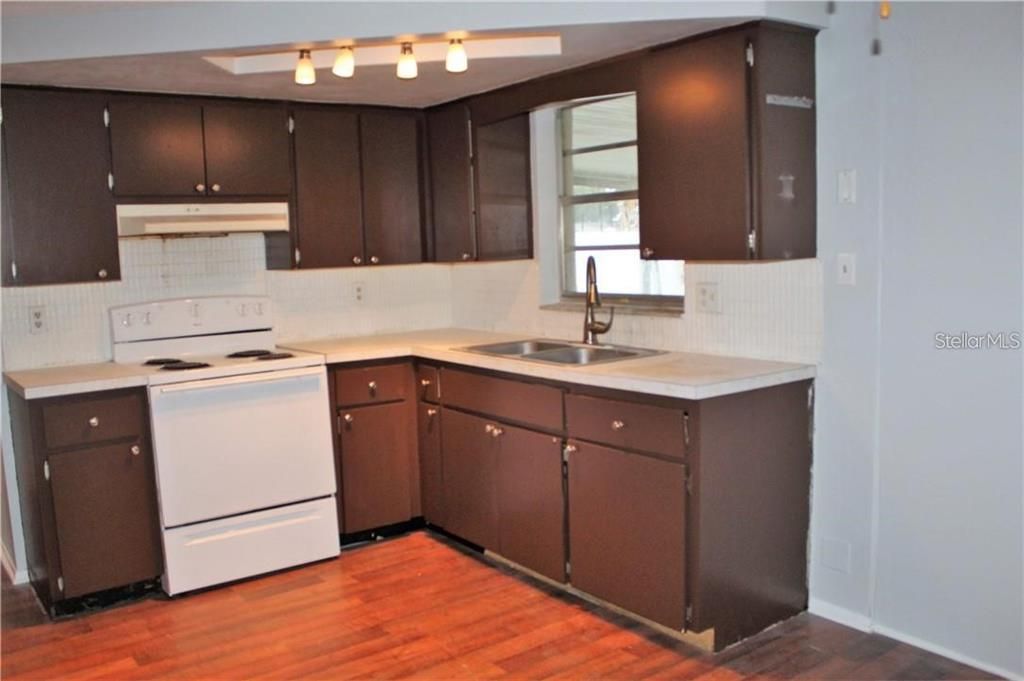 For Rent: $1,595 (2 beds, 1 baths, 936 Square Feet)