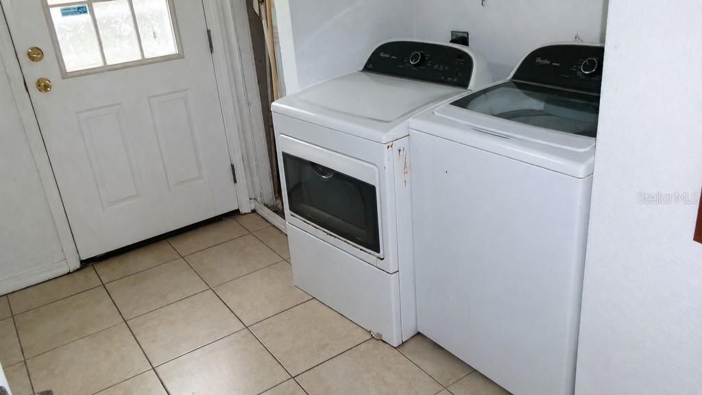 For Sale: $178,000 (3 beds, 2 baths, 2002 Square Feet)