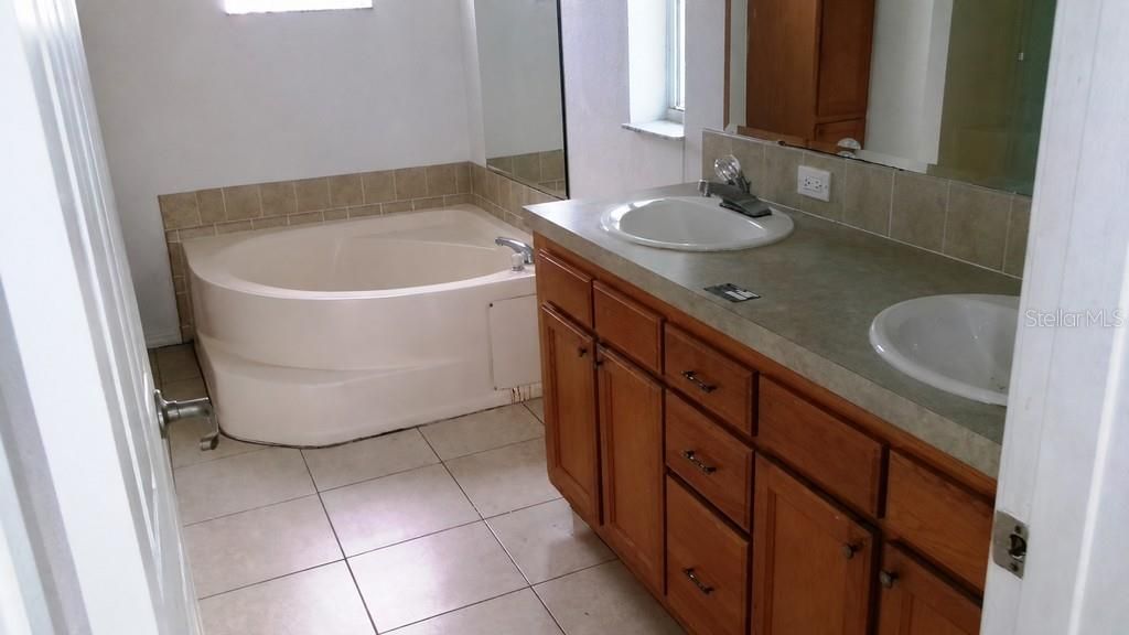 For Sale: $178,000 (3 beds, 2 baths, 2002 Square Feet)
