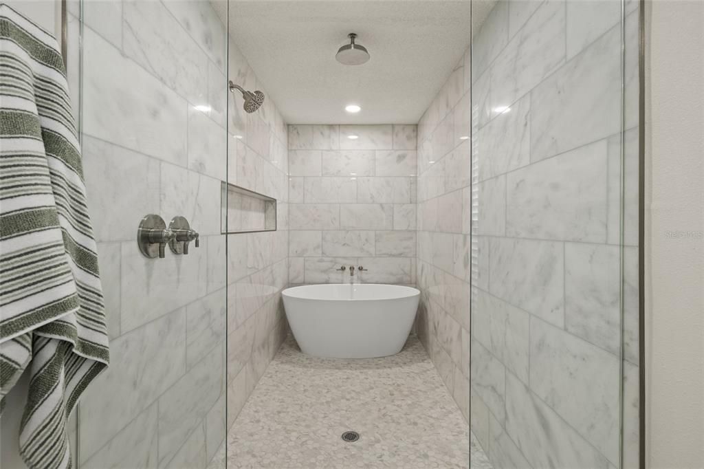 En Venta: $1,100,000 (4 camas, 2 baños, 2789 Pies cuadrados)