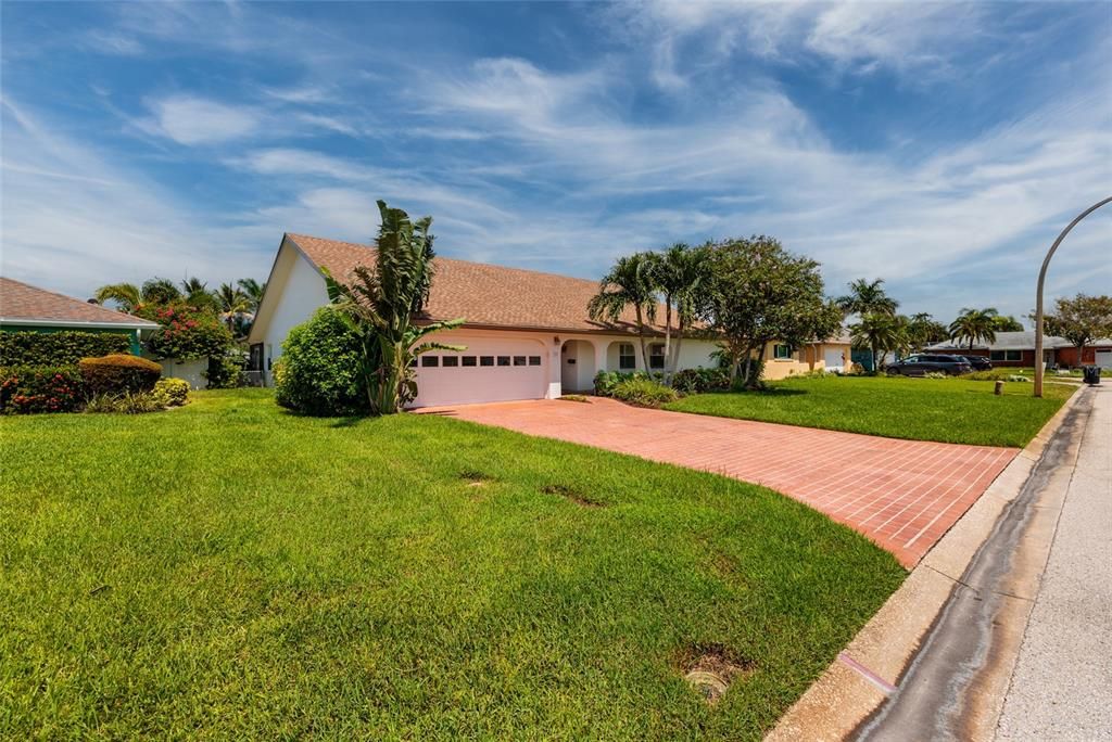 En Venta: $1,100,000 (4 camas, 2 baños, 2789 Pies cuadrados)
