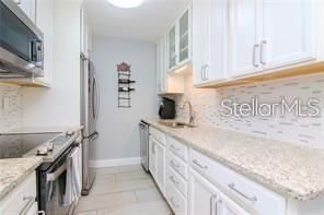 For Rent: $1,950 (1 beds, 1 baths, 728 Square Feet)