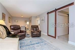 For Rent: $1,950 (1 beds, 1 baths, 728 Square Feet)