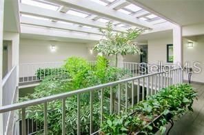 For Rent: $1,950 (1 beds, 1 baths, 728 Square Feet)