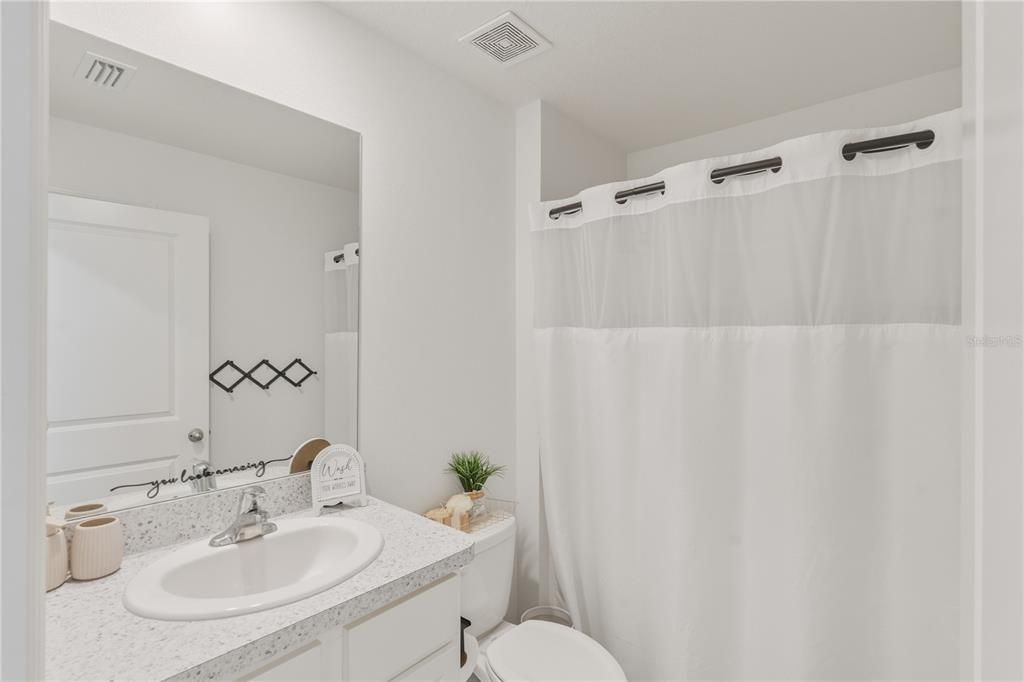 For Rent: $2,200 (3 beds, 2 baths, 1615 Square Feet)