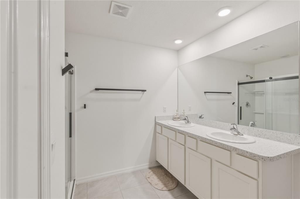 For Rent: $2,200 (3 beds, 2 baths, 1615 Square Feet)