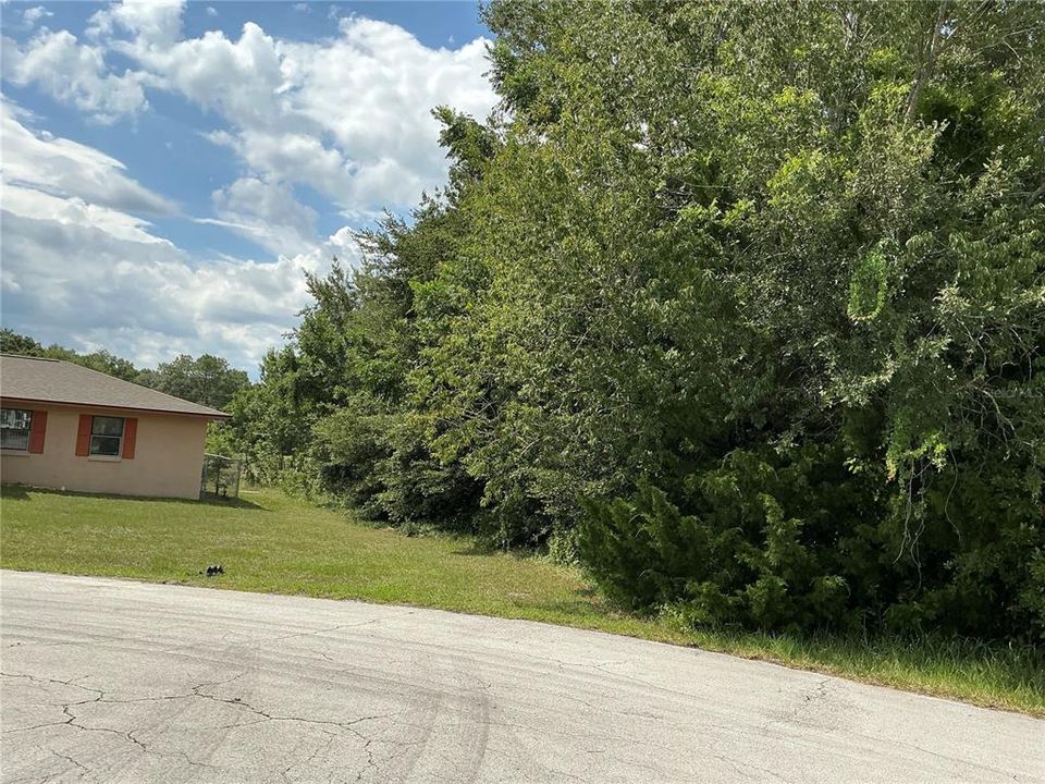 На продажу: $35,000 (0.37 acres)