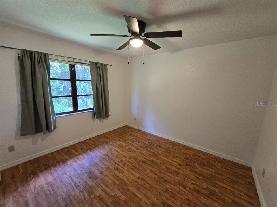 Active With Contract: $200,000 (3 beds, 2 baths, 1360 Square Feet)
