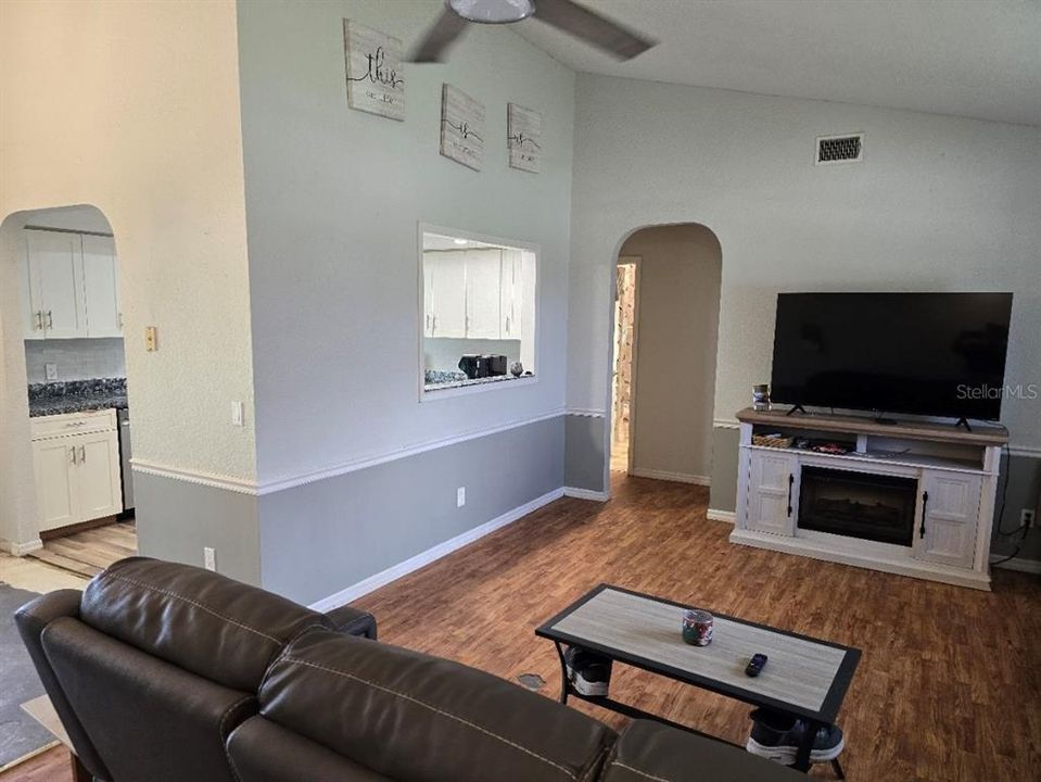 Active With Contract: $200,000 (3 beds, 2 baths, 1360 Square Feet)